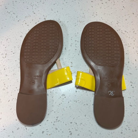 Kate Spade Women's Cece Patent Logo Slip-On T-Strap Sandals Yellow Show NEW Sz 8 - Picture 8 of 12